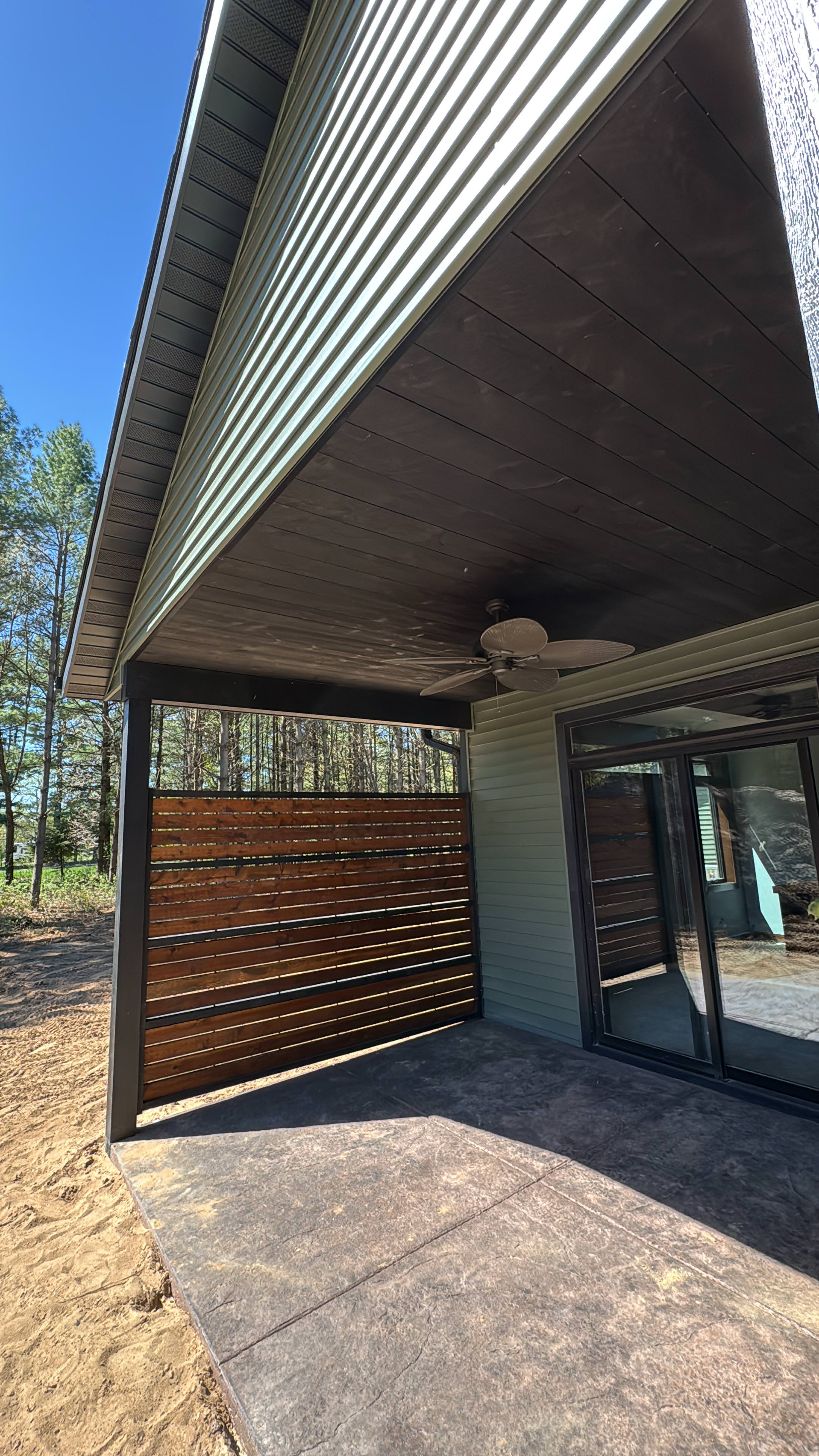Trim privacy fence